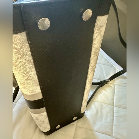 🔥BUNDLE of 4 pieces Authentic Michael Kors Center Stripe - A STEAL OF A DEAL 🔥 - Picture 12 of 16